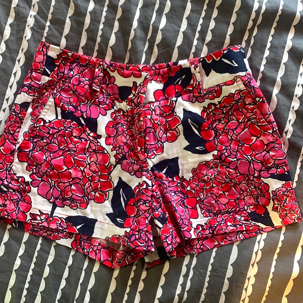 Gorgeous vineyard vines hydrangea Kentucky derby shorts size 0